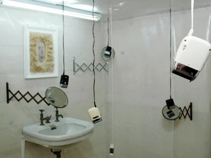 Sound collage with suspended razors.