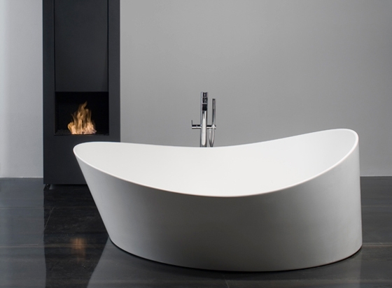 Badewanne 'DUNE' aus Cristalplant von antoniolupi