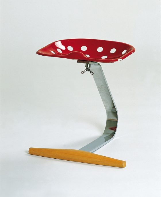 'Mezzadro' (No. 220) by Achille and Pier Giacomo Castiglioni, 1954-57; © Vitra Design Museum; photo Thomas Dix