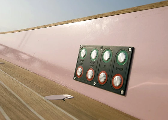 Moderne Segelverstellung per Knopfdruck bei ,Wallynano', Foto © Wally