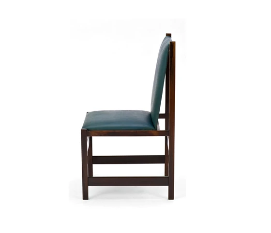 Jacaranda and leather chair, design: Joaquim Tenreiro; photo © Braziilian Modern