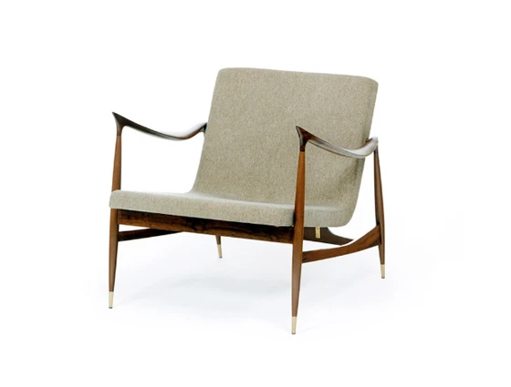 Re-edition of Dinamarquesa armchair, design: Jorge Zalszupin; photo © Etel