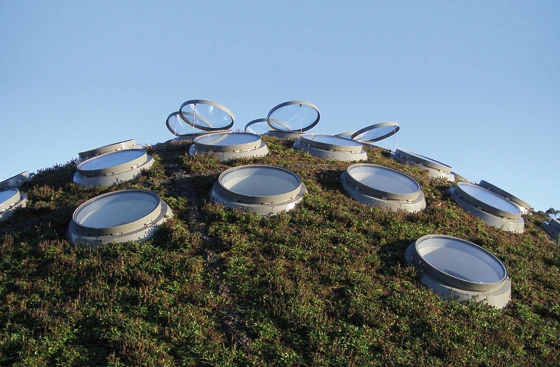 Skylights in the roof allow sunlight to reach the living rainforest and coral reef. They also open automatically to allow heat to escape, photographer: Justine Lee © Rpbw, Renzo Piano Building Workshop