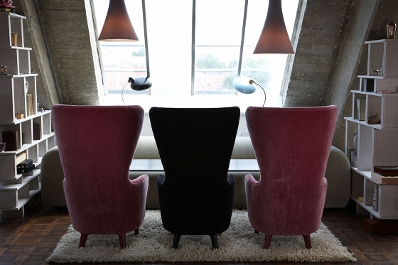 The Sitting Room at Shoreditch House (part of the Soho House chain) offers a considered environment for members who feel like working. Carefully selected furniture, like Tom Dixon's 'Wingback' chairs, provide privacy, while still allowing social contact