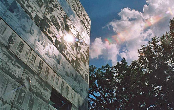 Herzog de Meuron set another trend in architecture: the photo-concrete façade of the Fachhochschule Eberswalde's library, 1998