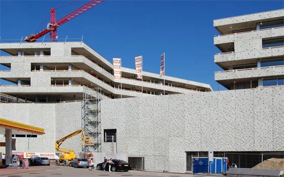 Neo-Brutalism in Winterthur, 2010. The façade with its relief mitigates the large surfaces of exposed concrete. The stencils used here are made by Noeplast