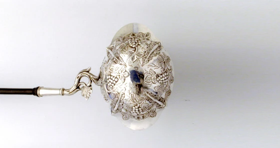Detail eines ziselierten Silberlöffels, © Museum für Kunst und Gewerbe Hamburg