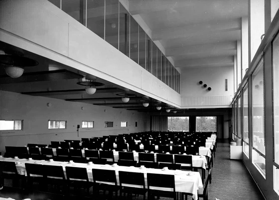 The dining room offered plenty of natural light thanks to double-height windows, with sun blinds outside to prevent glare; photo © Gustaf Welin