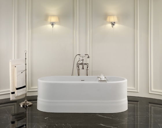 Devon & Devon's 'Serenade' console, with its shades of classicism and Deco, and its monoblock bathtub 'Diva' for luxuriant bathing