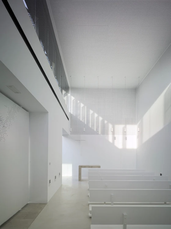 Inside the chapel at COR's funeral home in Alicante. The project was completed for a remarkable budget of just €430,000, welcome news given the current economic climate in Spain