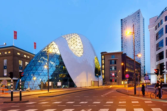 The Admirant entrance building by Massimiliano Fuksas in Eindhoven, Netherlands, fits five floors of commercial and office spaces inside its amorphous form; photo Rob H’art