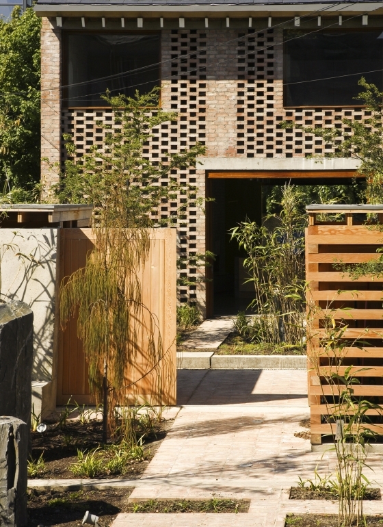 On the opposite side of the house, the corresponding bricks have been removed, leaving holes for ventilation; photo: Alice Clancy