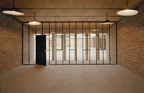 Local craftsmen also installed the papyrus ceilings; photo: Florian Holzherr