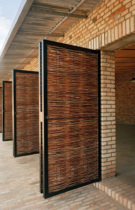 Brickwork is combined with wickerwork and steel door and window surrounds; photo: Florian Holzherr