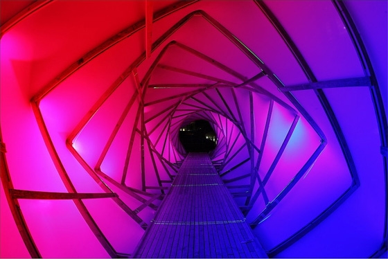 DAR LUZ installation by Lars Meeß-Olsohn and Ali Heshmati in Eindhoven; Photo © Patrik Matheeuwsen