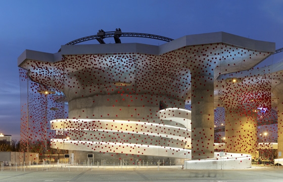 Swiss pavilion at EXPO Shanghai 2010 with X-TEND Edelstahl-Seilnetz by Carl Stahl Architektur; Photo © iart interactive ag, photographer: Mark Niederman