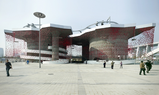 Swiss pavilion at EXPO Shanghai 2010 with X-TEND Edelstahl-Seilnetz by Carl Stahl Architektur; Photo © iart interactive ag, photographer: Mark Niedermann