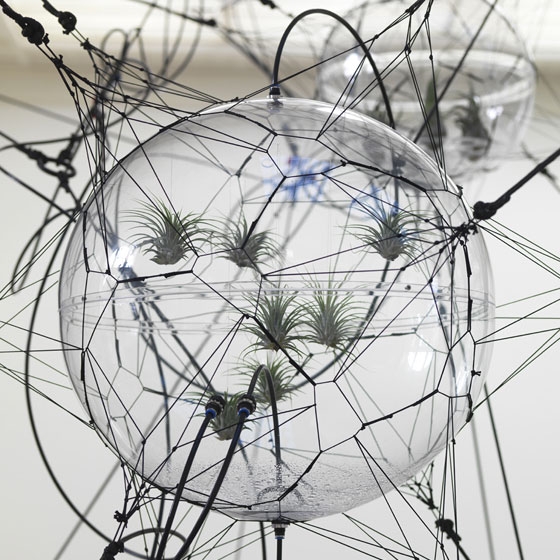 Leggi la storia Fortsetzung der Dornbracht Installation Projects®: Tomás Saraceno „Cloud Cities“ im Hamburger Bahnhof
