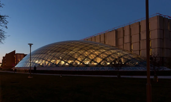 The sunlit dome of the Mansueto library. It is immediately adjacent to the Brutalist Regenstein library designed by Skidmore Owings Merrill and completed in 1970