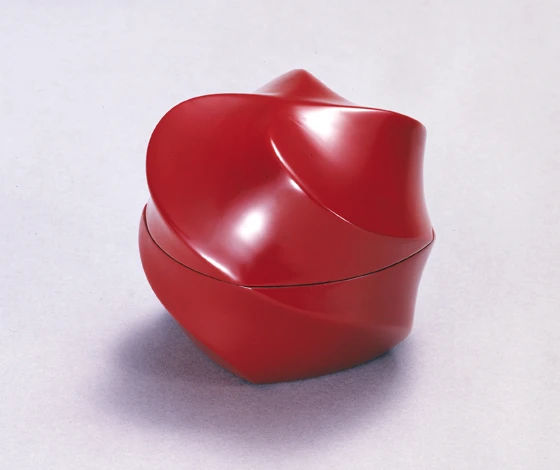 Red laquer urushi casket by Kuroda Tatsuaki (1904–1982)