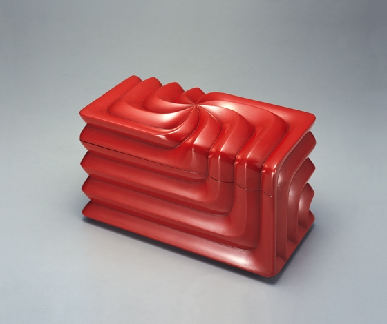 Red laquer urushi casket by Kuroda Tatsuaki (1904–1982)