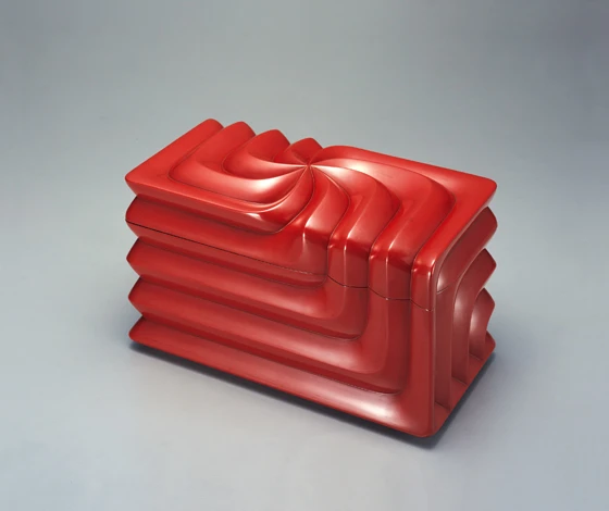 Red laquer urushi casket by Kuroda Tatsuaki (1904–1982)