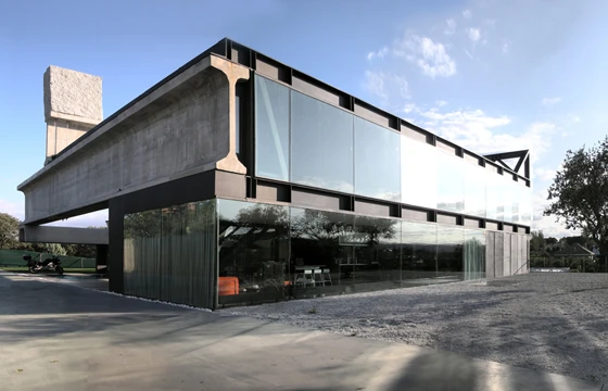 Extensive glazing contrasts with the raw monumentality of the concrete components Antón García- Abril 2008 Photo: courtesy Ensamble Studio