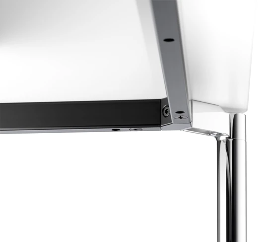 Concentra range (design wiege): corner knuckles, under frames and capitals form a very precise, stable and modular frame structure that requires a minimum of material thickness and allows plenty of leg room. Photo: Wilkhahn