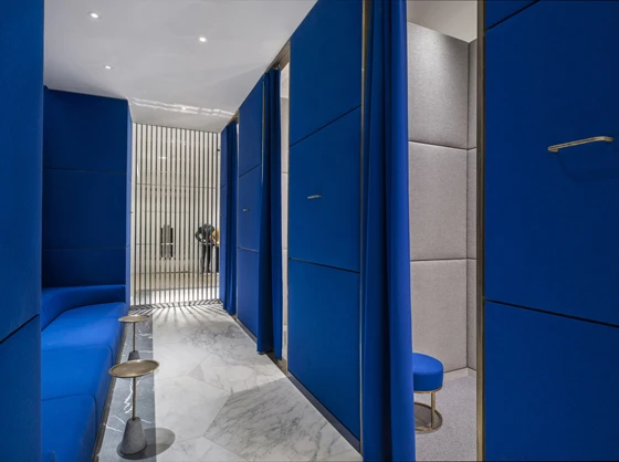 Commissioned by established London department store Selfridges to design its new designer menswear space, architect Alex Cochrane has created, as part of its scheme, a geometric sculpture that stretches across the room’s ceiling