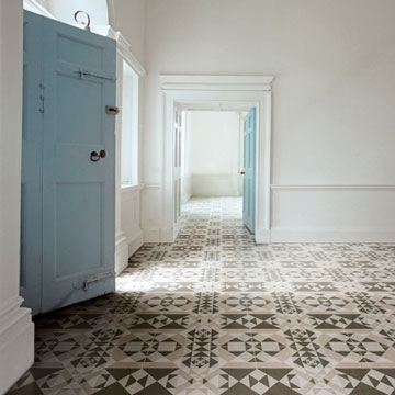 Lire l’histoire Innovation technologique et <b>esprit créatif</b> pour la nouvelle collection <b>FRAME</b> développée par Ceramiche Refin avec la collaboration d'un studio de conception graphique de renom, Studio FM Milano