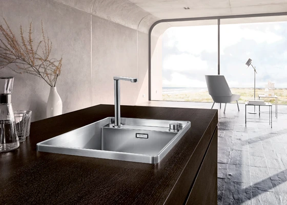 High-end kitchen-sink and tap manufacturer Blanco’s ‘Blancoattika’ sink, with its elegant proportions, raised rim, and lowered mixer-tap ledge, which sits inside the bowl, make for a unique product