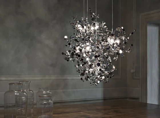 It may look free-form, but the modularity of the ‘Argent’ light by Dodo Arslan for <b>Terzani</b>, which features a myriad small, hand-shaped metal discs, allows users to create as much of a spatial statement as they like