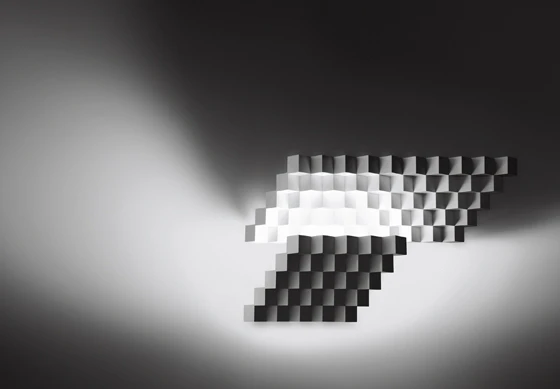 Wie der Name erahnen lässt, besteht die LED-Leuchte „Cubismo“ aus einer Reihe von Würfeln. Einige davon reflektieren das Licht, andere streuen es. Die Wandleuchte wurde von Luca Bettonica und Mario Melocchi für <b>Cini&Nils</b> gestaltet