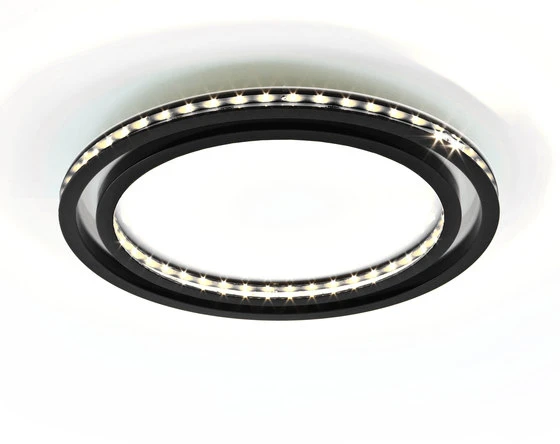 Die extrem dünne, kreisförmige LED-Lampe aus pulverbeschichtetem Stahl von <b>frauMaier</b>, eignet sich besonders für die Verwendung in Räumen mit niedrigen Decken