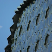 Herzog & de Meuron has added a new roof to Basel’s Museum der Kulturen, whose 3D tiles animate it, especially in strong sunlight. The steeply angled roof deliberately echoes the rooflines of the surrounding medieval buildings