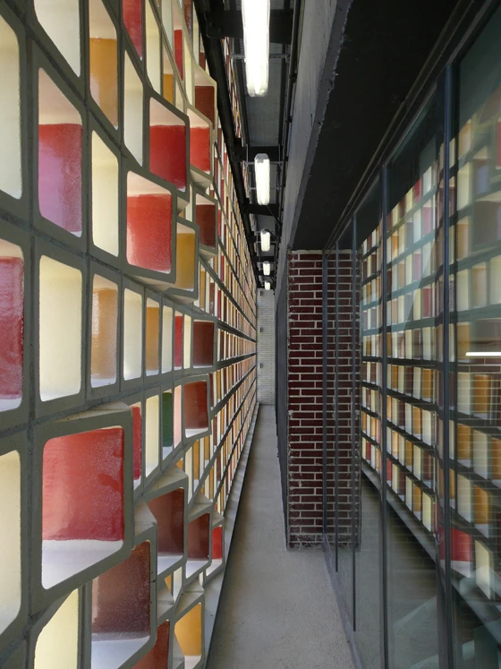 Spanish practice Mestura Arquitectes’ CEIP primary school near Barcelona is fronted by a double skin of ceramic components forming a lattice, supplied by veteran ceramicist Toni Cumella