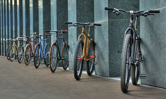 Die Kollektion von Hübscher umfasst eine breite Palette an Modellen: Vom Mountainbike über Touren- und Stadvelos bis hin zu puristischen Singlespeed-Rädern