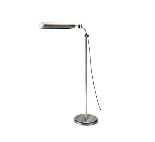 WOKA besitzt die Herstellungsrechte für Werke berühmter Designer. Abgebildet ist „BIL1/50“, eine Pendelleuchte aus der Wiener Werkstätte (ganz oben), Josef Hoffmanns Wandleuchte „JH1“ (Mitte) und die „Bauhaus Office 1“ Standleuchte (oben)