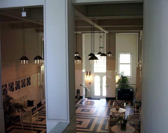 WOKA-produced lamps are particularly valued by architects and designers for their quality and aesthetics. Seen here, the Vienna State Opera (top) and the Purkersdorf Sanatorium in Vienna, designed by Josef Hoffmann (above)