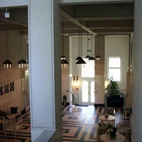 WOKA-Leuchten sind wegen ihrer Qualität und Schönheit besonders beliebt bei Architekten und Designern. Abgebildet hier sind die Wiener Staatsoper (ganz oben) und das Sanatorium Purkersdorf in Wien, gestaltet von Josef Hoffmann (oben)