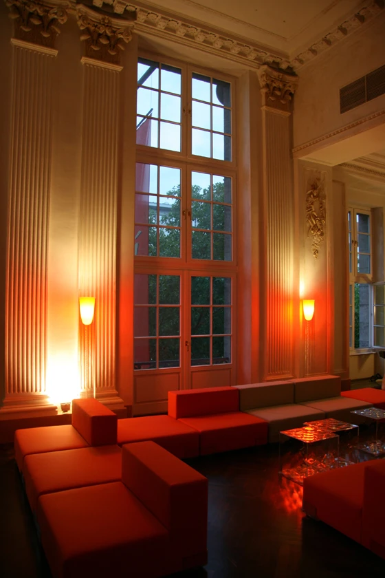 Functional, architectural and supremely modular, Piero Lissoni's 'Plastics' sofa system for Kartell gets to work at Dali in Berlin