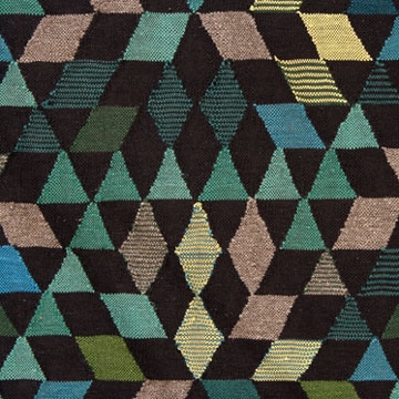 Lire l’histoire The TRIANGLES Collection, designed by Bertjan Pot, broadens the contemporary offerings from the legendary rug company, Golran