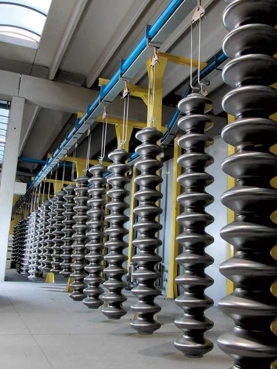 Tubes' moderne Produktionsstätte im italienischen Resana bietet auf 18.000 m² Platz für 75 Mitarbeiter. Hier ist das Modernste in Sachen Automation und Software zu finden