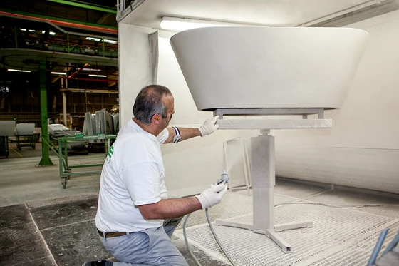 Refined: the "BetteStarlet Oval Silhouette" bath – seen here being hand-enamelled – comes in for careful treatment during the production process