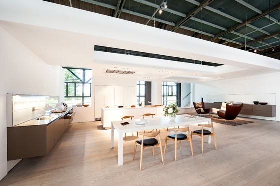 Lebensnah: Besucher des Trainingsshowrooms fühlen sich sogleich wie zu Hause