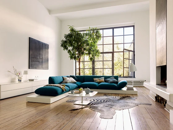 Flexible: "Jalis" by Jehs & Laub is diversity cast in a common mould. Mounted on platforms, cushions are raised to the status of seating furniture and radiate a sense of security and comfort