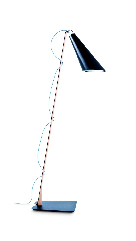Sophisticated: a ring and an opening – that's all the agile "Pit" reading lamp needs to shine light wherever it's needed