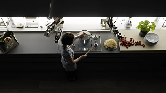 Painstaking research underlies Valcucine's ergonomically fine-tuned 'New Logica System', which, with its new equipped back section, builds on its successful 1996 'Logica System', where efficiency and order are king
