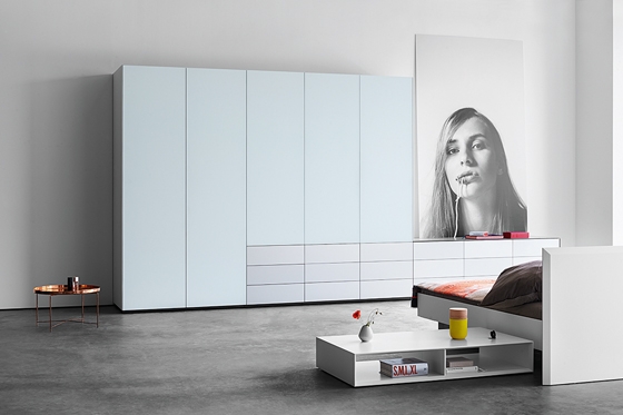 Coordinated harmony: the bed and cabinet form a perfect ensemble