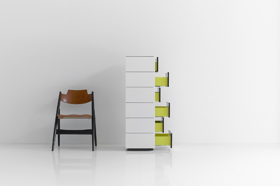 Surprises inside: why not combine a white cabinet with brightly coloured drawers?